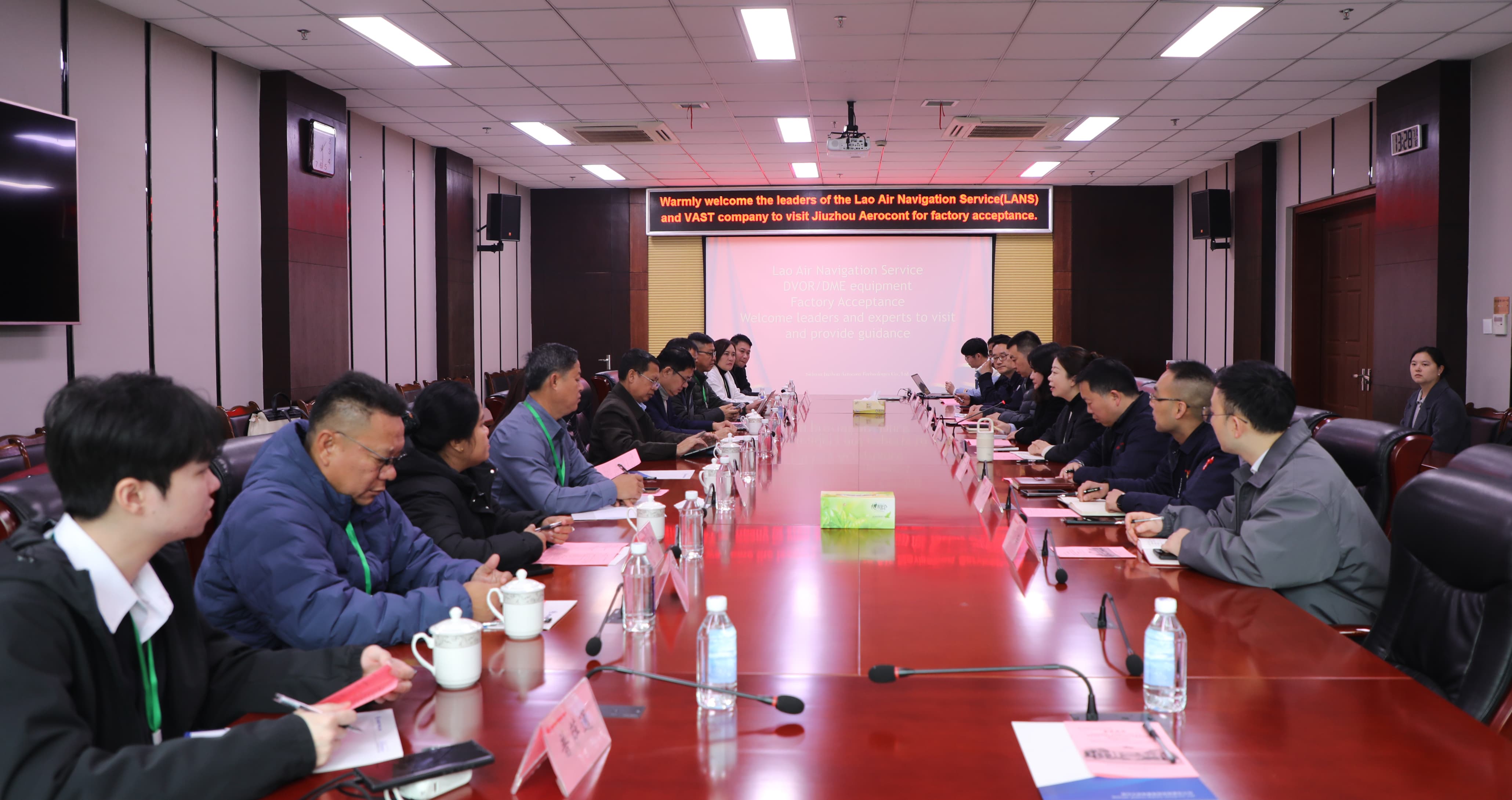 老挝民航局、空管局及VSAT领导一行莅临空管中心